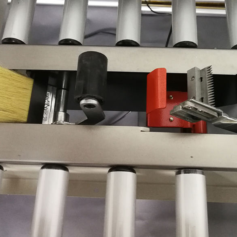 High-efficiency cross tape sealing equipment for factory and logistics operations