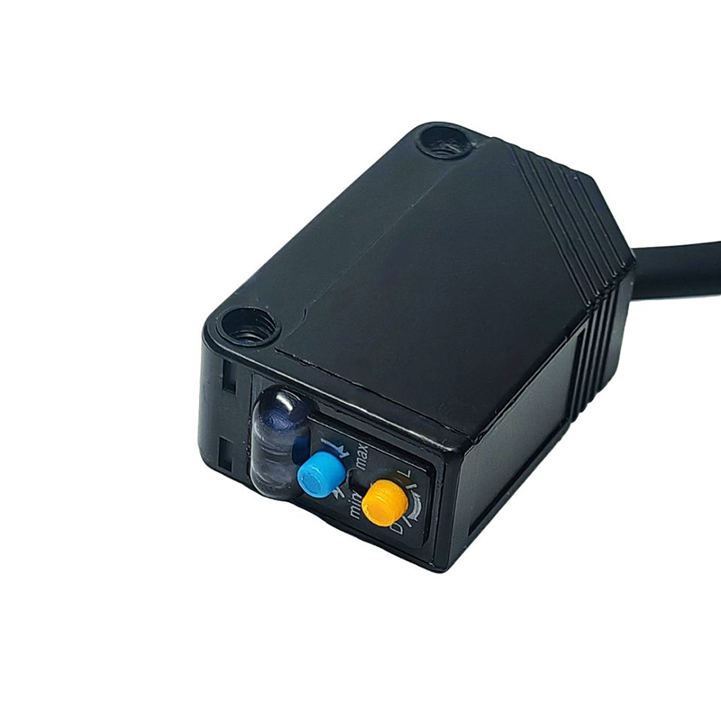 Long-range industrial photoelectric sensor with 650nm visible light
