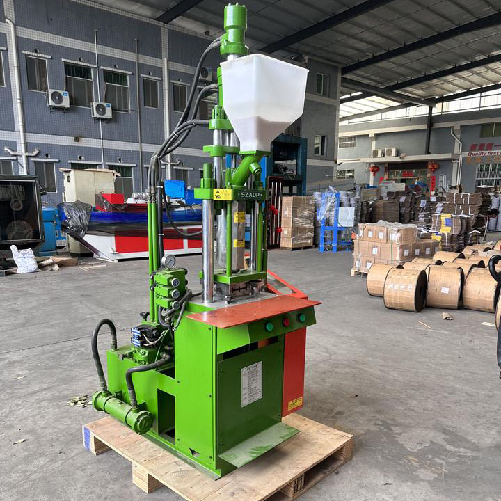 Vertical mold opening design suitable for insert molding and precision plastic parts