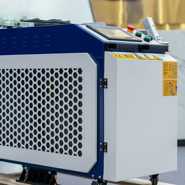 1500w handheld fiber laser welding machine with 4-in-1 welding cutting cleaning functions