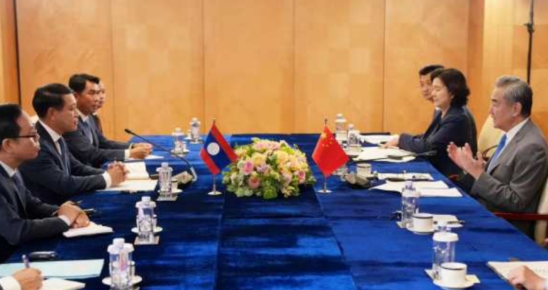Chinese Foreign Minister Meets with Laotian Deputy Prime Minister and Appreciates Laos for Being the First to Sign the Convention and Become a Founding Member of the International Mediation Institute