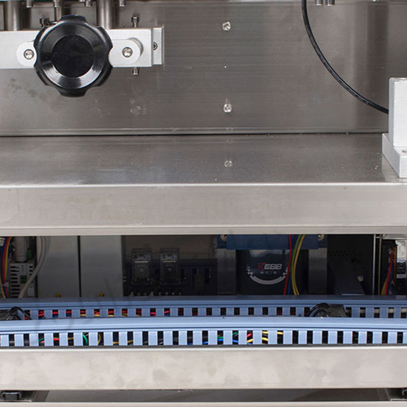 Industrial round bottle labeling system suitable for cosmetics, daily chemical products, and cylindrical packaging.