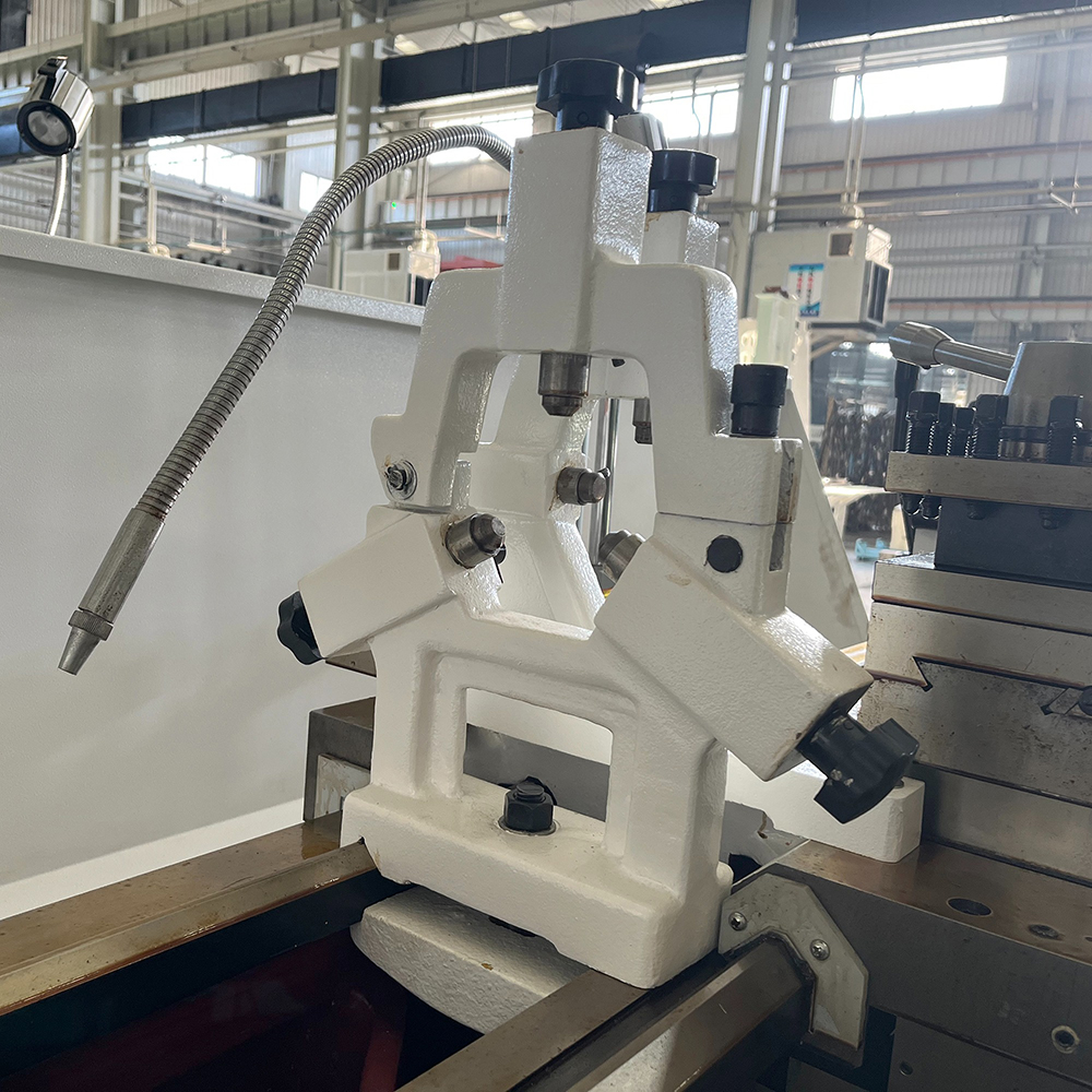CDS Series Manual Lathe Machine