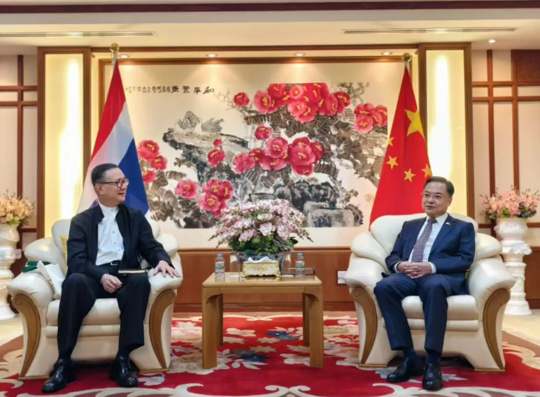 Newly appointed Chinese Ambassador to Thailand Zhang Jianwei meets with Chairman of the Thailand China Business Council Qiu Weigong