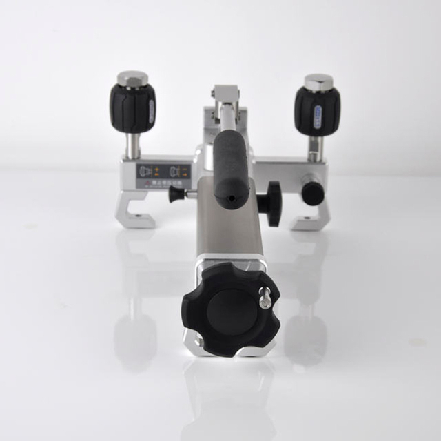 Portable handheld gas pressure pump for vacuum and pressure calibration with lightweight aluminum alloy structure