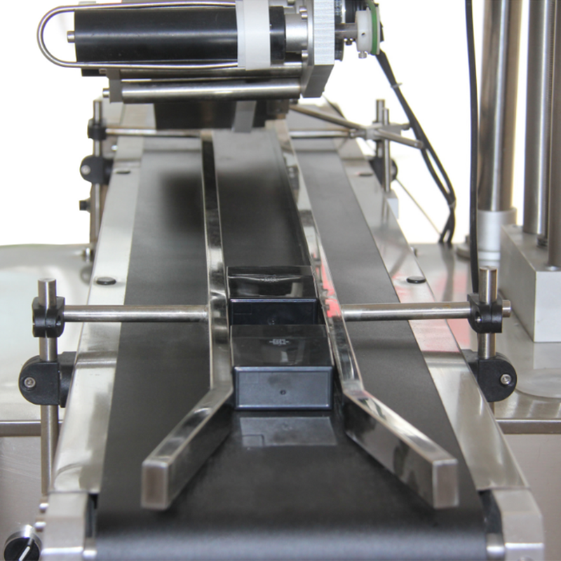 automatic conveyor labeling machine for square bottles