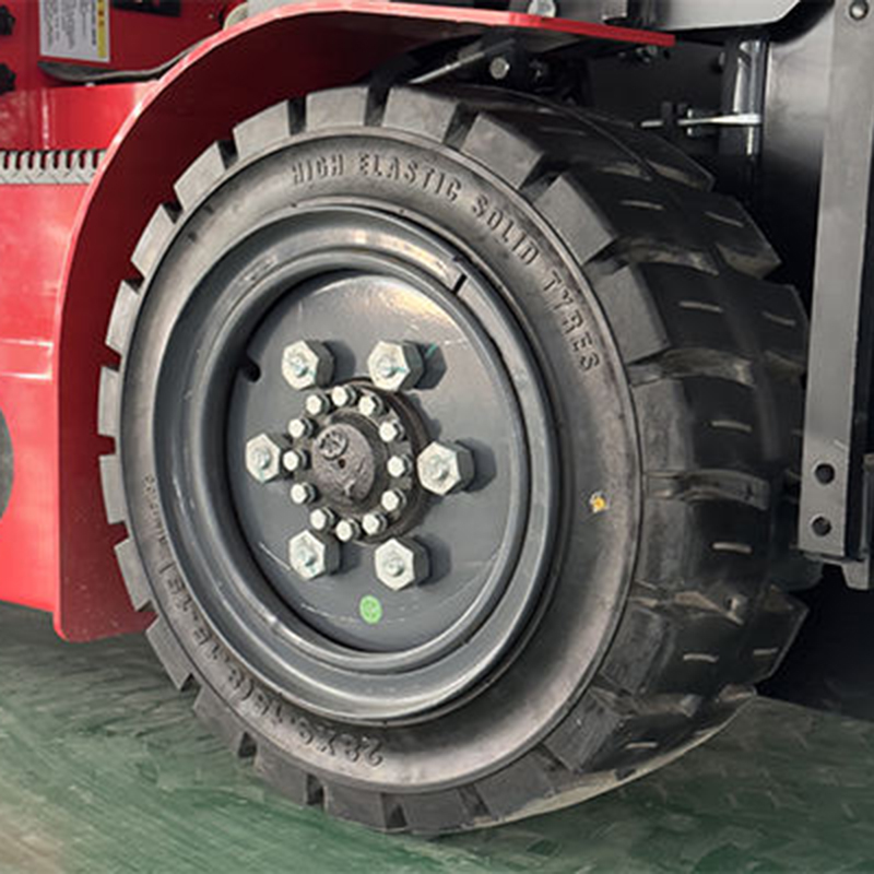 lithium powered forklift truck with ergonomic seated operation and durable fork design