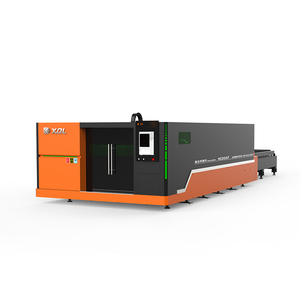 Front view of 4020AF 3kW fiber laser CNC cutting machine with fully enclosed design and intelligent autofocus laser head for industrial metal cutting