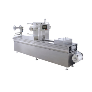 Continuous stretch vacuum packaging machine for high-speed thermoforming and automatic food sealing.