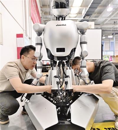 Tianjin's first humanoid robot appears