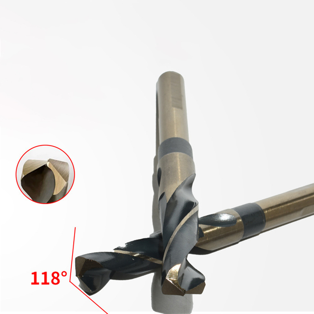 Front view of CNC-ground cutting tip