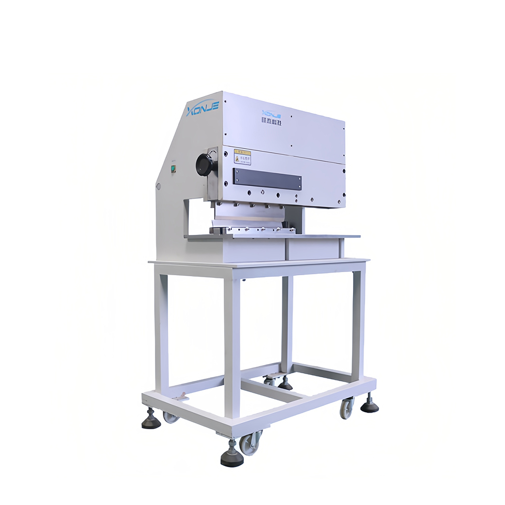 Automatic pneumatic infinite-length board dividing machine with wedge-shaped linear blade system for SMD protection