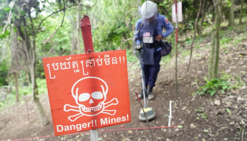 Thai officials stated that Thailand and Cambodia have begun withdrawing heavy weapons from border areas and conducting mine-clearing operations