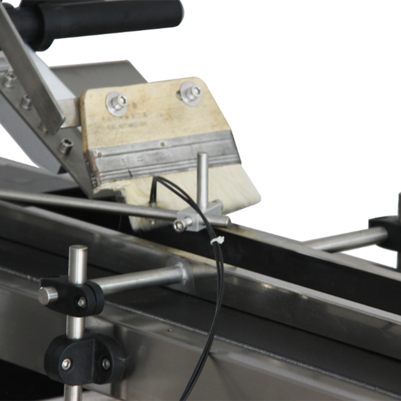 PLC-driven flat labeling machine with adjustable belt