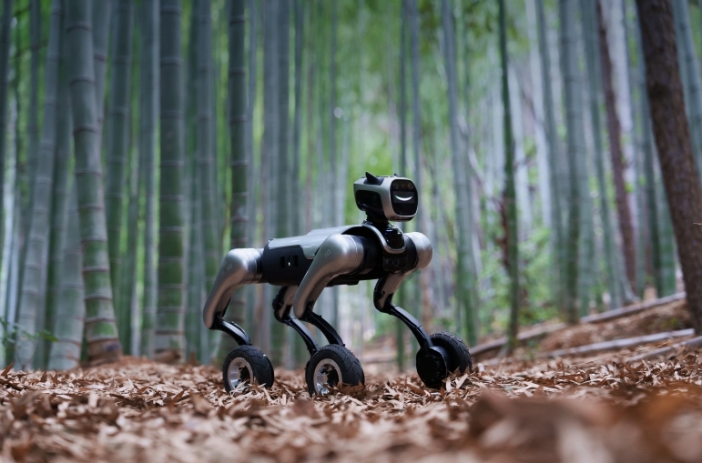 Magic Atom releases MagicDog-W wheeled quadruped robot