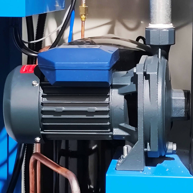 Water cooled screw cooler for plastic processing